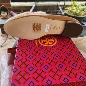Tory Burch Jessa Shearling Loafer Goat Leather/ Shearling...Caramel Corn/ Butter